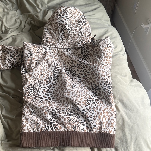 Billabong Leopard-Print Hooded Ski Jacket in Cream, Brown & Black - Picture 15 of 16